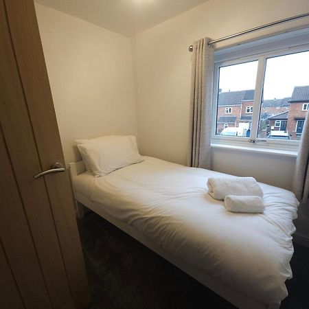 Modern 3 Bedroom Property With Free Driveway Parking By Shire Stays Shrewsbury Extérieur photo