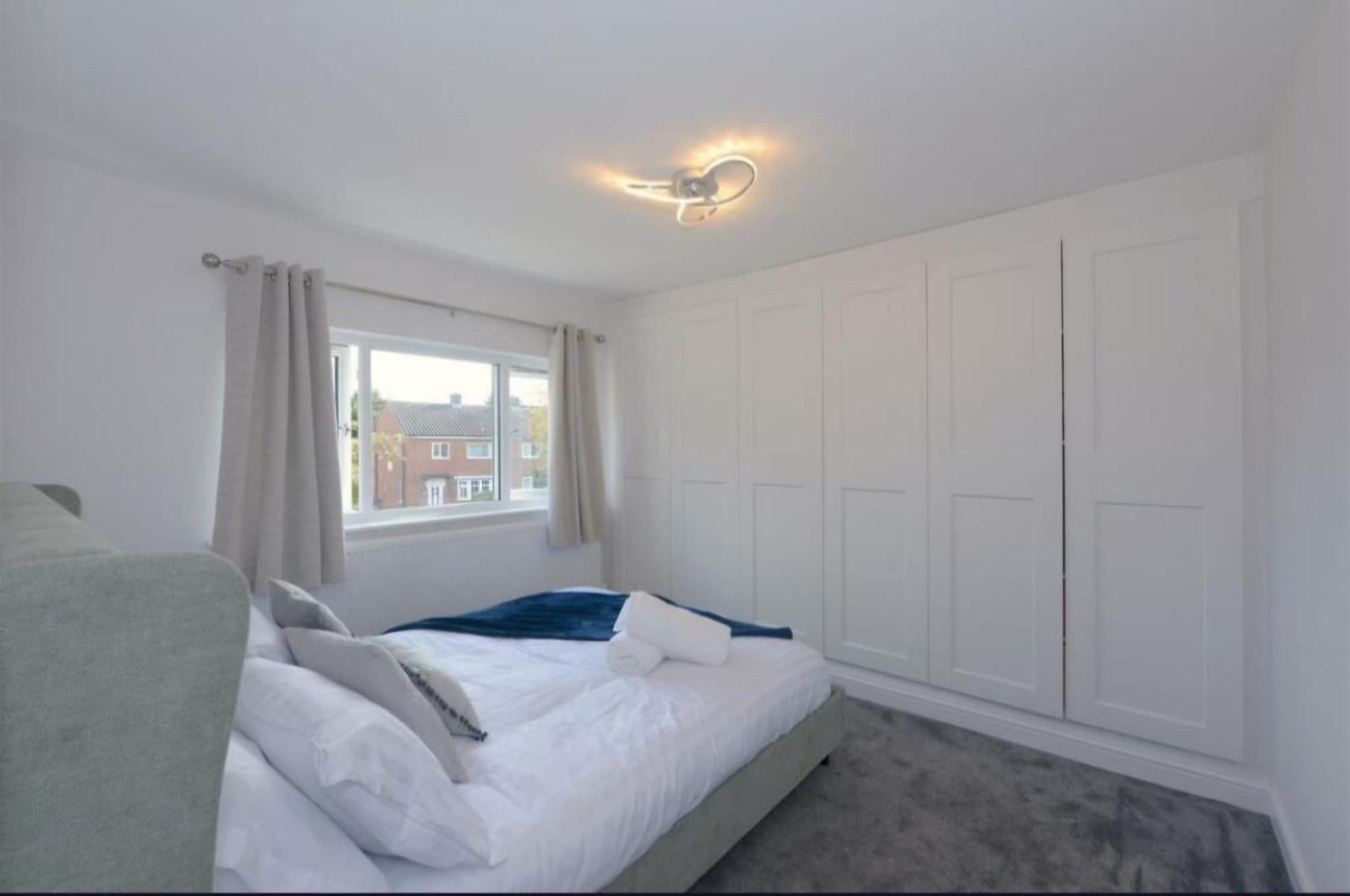 Modern 3 Bedroom Property With Free Driveway Parking By Shire Stays Shrewsbury Extérieur photo