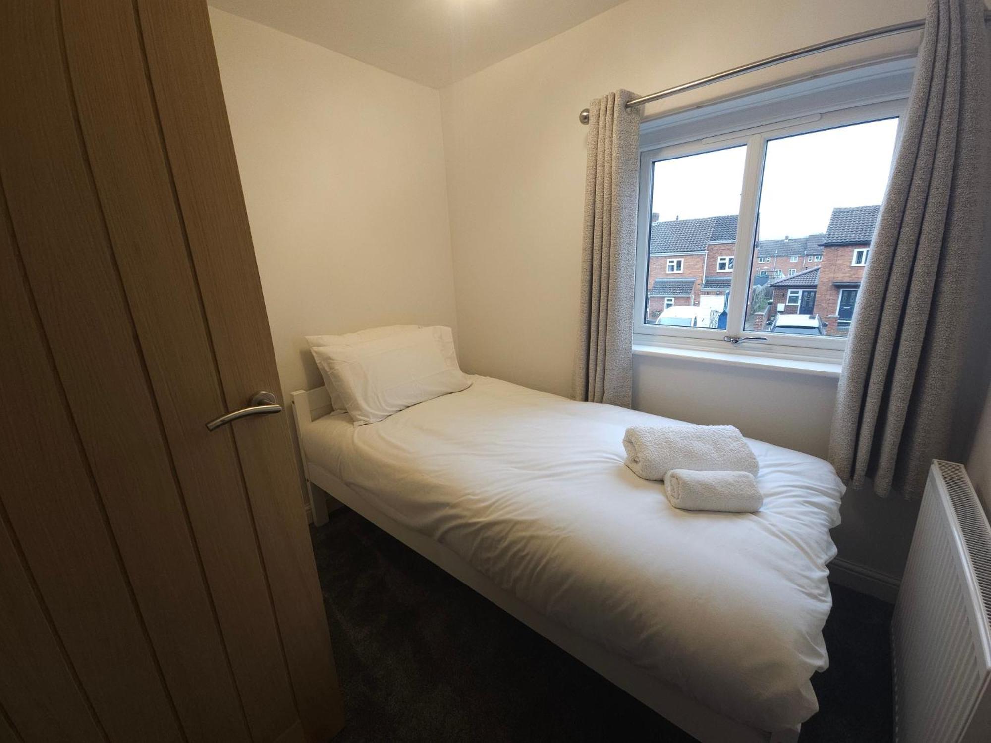 Modern 3 Bedroom Property With Free Driveway Parking By Shire Stays Shrewsbury Extérieur photo