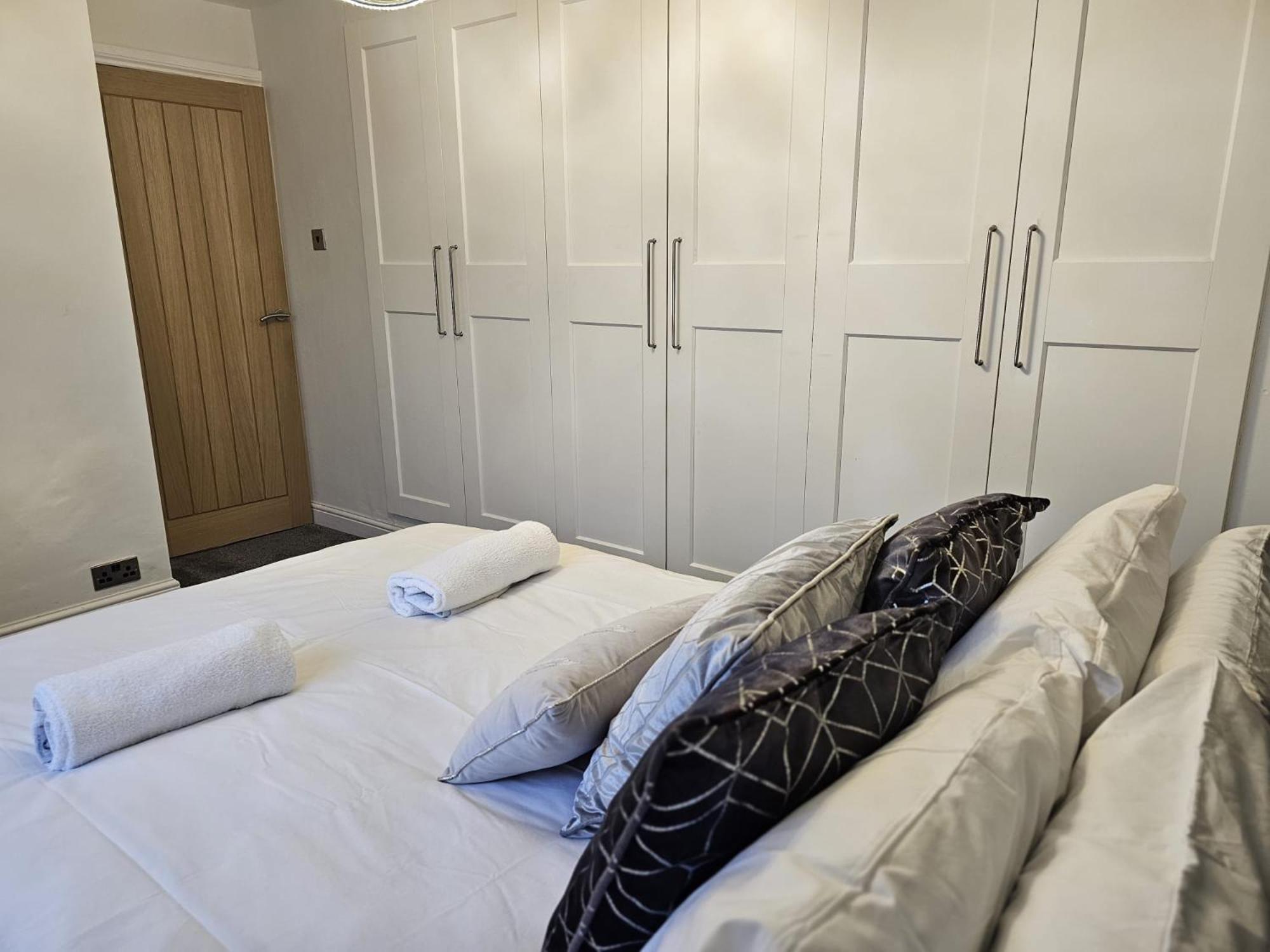 Modern 3 Bedroom Property With Free Driveway Parking By Shire Stays Shrewsbury Extérieur photo