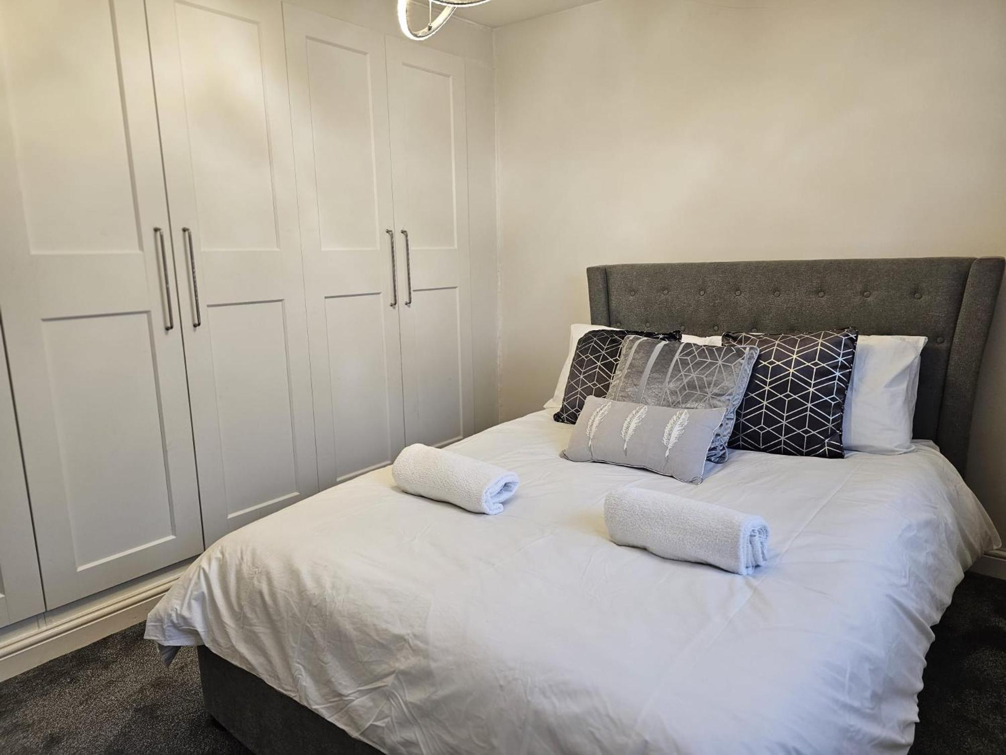 Modern 3 Bedroom Property With Free Driveway Parking By Shire Stays Shrewsbury Extérieur photo