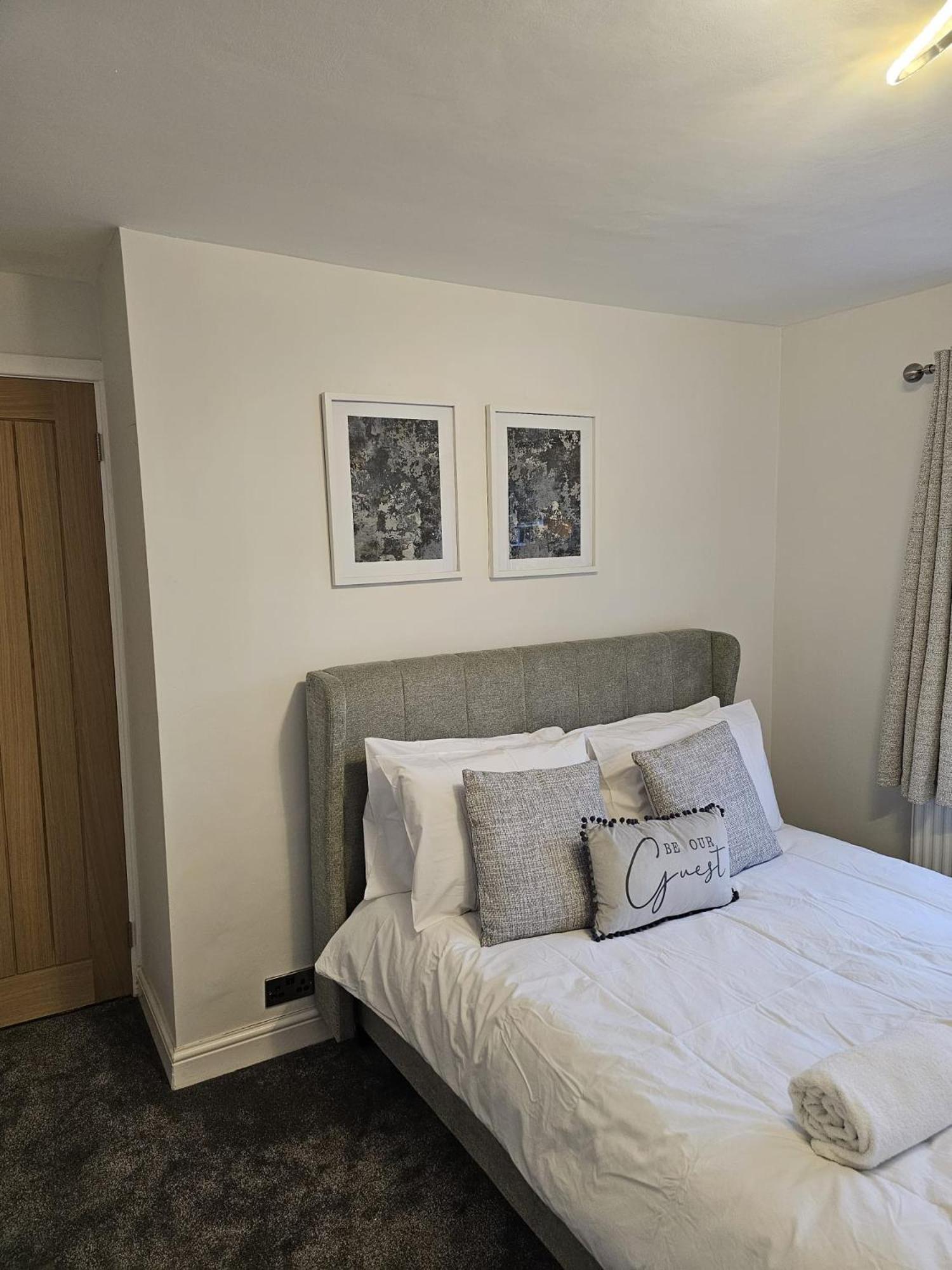 Modern 3 Bedroom Property With Free Driveway Parking By Shire Stays Shrewsbury Extérieur photo