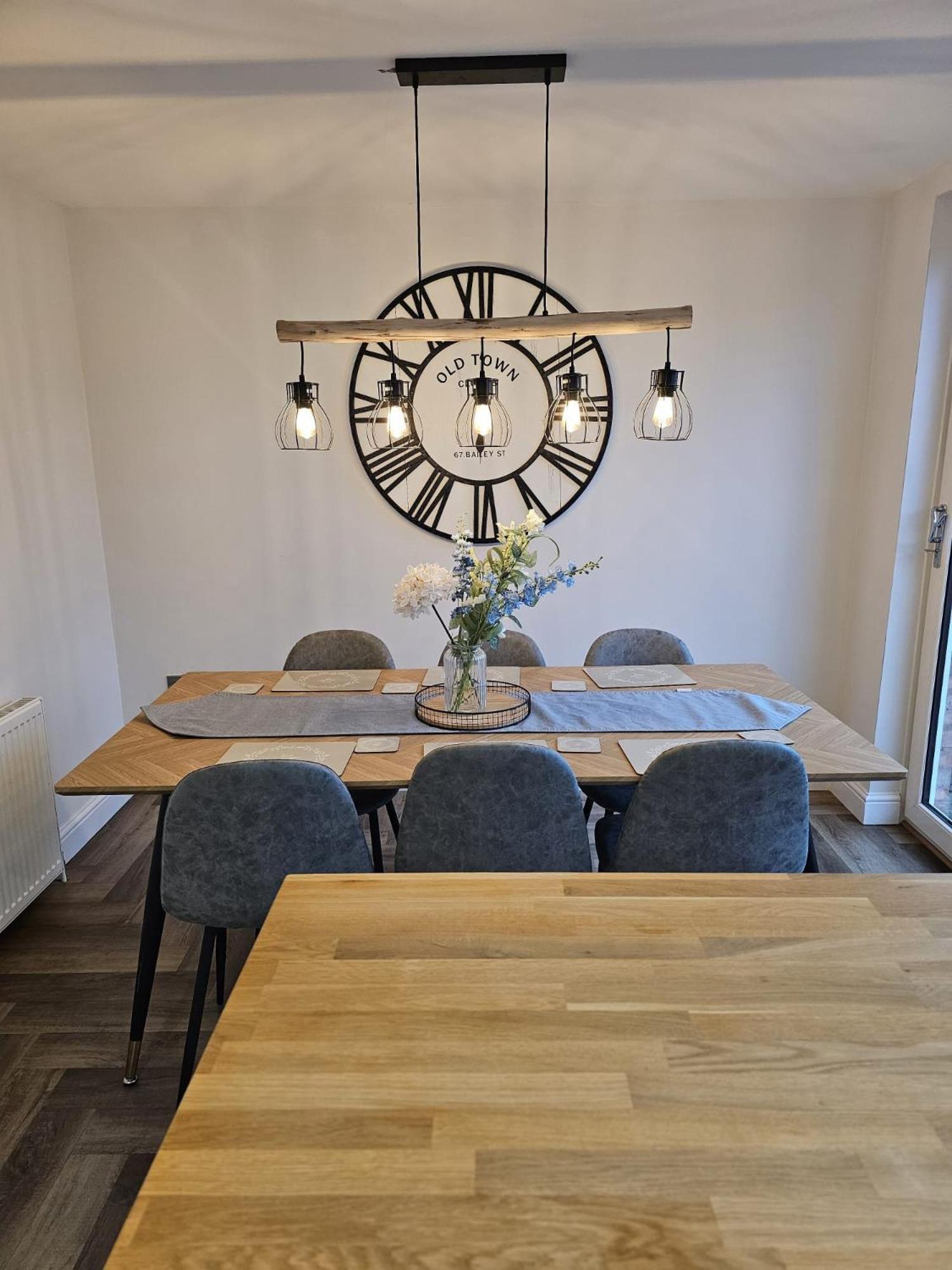 Modern 3 Bedroom Property With Free Driveway Parking By Shire Stays Shrewsbury Extérieur photo